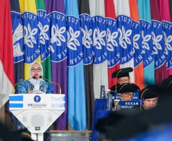 Wamenkop Ajak Wisudawan IPB Berkarya Melalui Semangat Koperasi