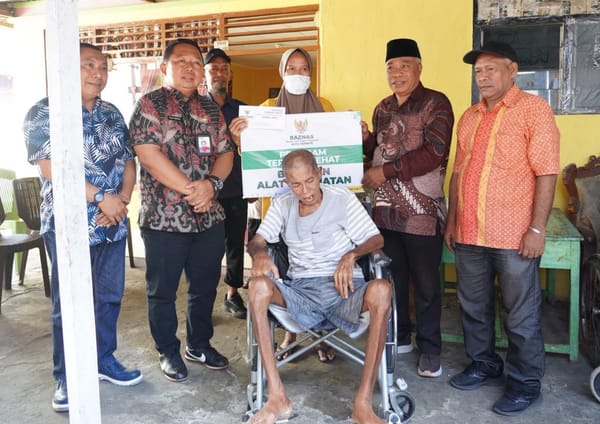Bantuan Kursi Roda untuk Warga Kampung Pisang Kota Ternate