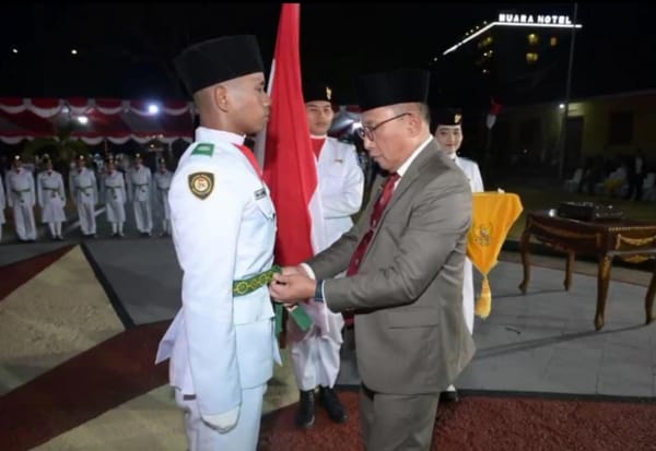 Walikota Ternate Kukuhkan 62 Anggota Paskibraka di Benteng Oranje