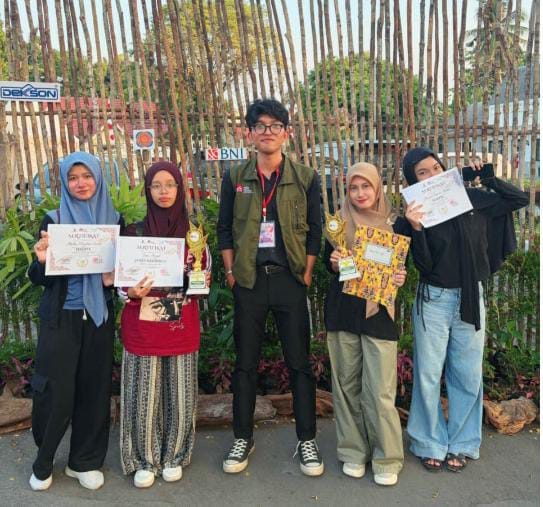 Bukan Sekadar Coretan, Goresan Dua Siswi MAN Palangka Raya Berbuah Prestasi di HoBAUW 2026