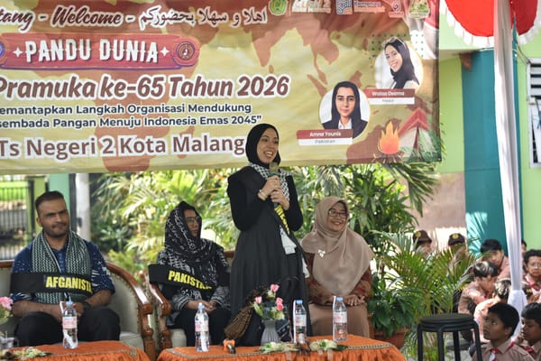 Hari Pramuka ke-65 di MTsN 2 Malang, Saat Murid Menyapa Dunia Lewat Empat Negara