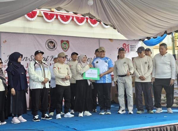 Jalan Sehat Mabrur dan Berkah: Mahrini Terharu Raih Doorprize Umrah
