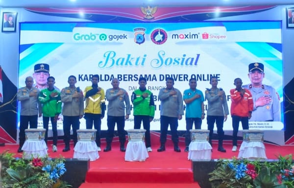 Apresiasi Kamtibmas, Polda Kalsel Bagikan Sembako dan Informasikan Peluang Kerja 1 Juta Driver ke Jepang
