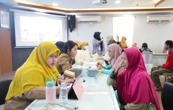 Pelindo Peduli Lansia, 100 Warga Banjarmasin Dapat Pemeriksaan Kesehatan Gratis