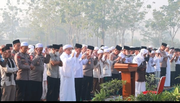 Polda Kalsel Gelar Shalat Istisqa Berjamaah Bersama Forkopimda, Tokoh Agama dan Masyarakat
