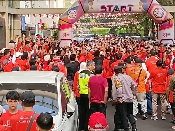 Sambut HUT ke-81 Kemerdekaan RI, Ribuan Warga Kalibata City Ikuti Jalan Sehat