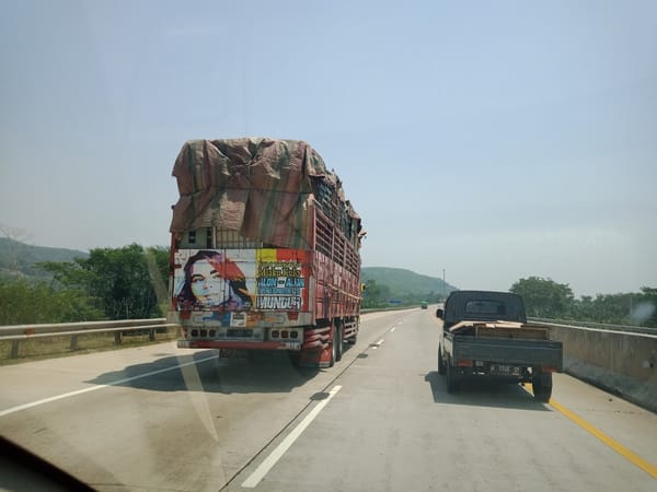 Tingginya Kecelakaan Angkutan Barang Reformasi Sistem Logistik Belum Tuntas