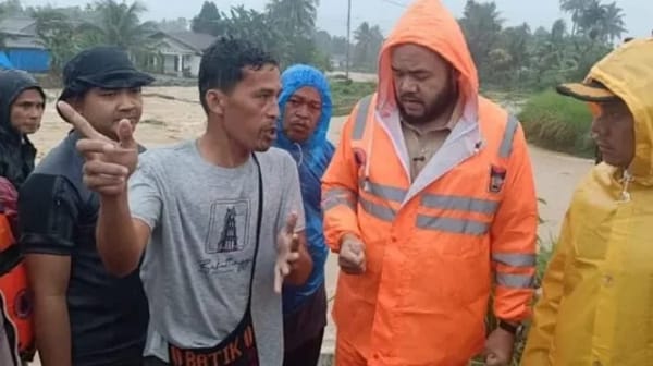 Banjir Landa Padang Fadly Amran: Tim Sudah Turun, Logistik Disiapkan