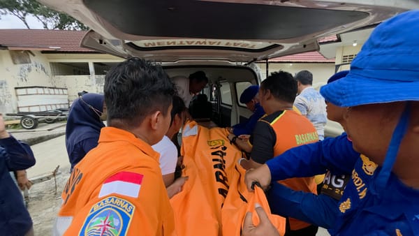 TB Simponi Terbakar di Laut Padang, 1 ABK Ditemukan Meninggal Dunia