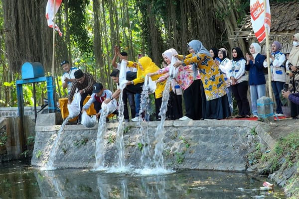 Penebaran 15 Ribu Bibit Ikan Permudah Sumber Pangan dan Ekonomi Warga Lumajang