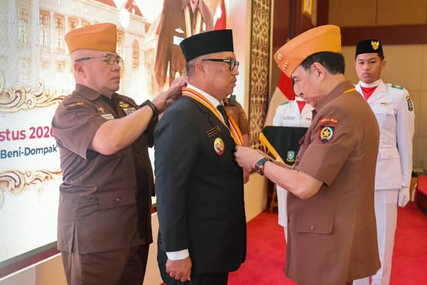 Wakil Gubernur Kepri Menerima Anugerah Bintang Veteran Republik Indonesia