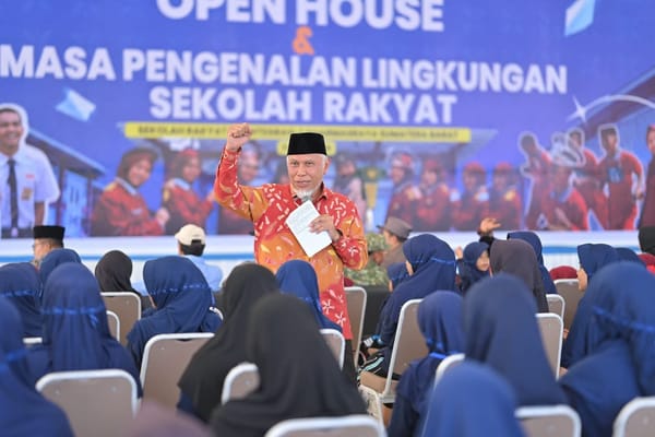 Kisah Anak Buruh Angkut yang Menjadi Gubernur, Mahyeldi Kobarkan Semangat Siswa Sekolah Rakyat Dharmasraya