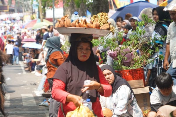 Pawai Kemerdekaan di Batusangkar Jadi Berkah, Omzet Pedagang Kecil Naik 3–4 Kali Lipat