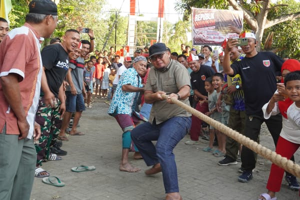 Tarik Tambang Satukan TNI, Warga dan Mahasiswa di Jembatan Garuda Merah Putih Jeneponto