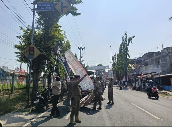 Sapu Reklame Bermasalah, Pemkab Jember Mulai Bersihkan Wajah Kota