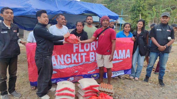 Menembus Bukit dan Jalan Rusak, Tim JHL Foundation Datangi Warga Flores Bawa Bantuan