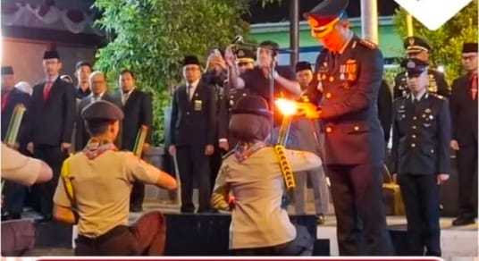 Upacara Taptu dan Pawai Obor Bukittinggi Peringati HUT ke-81 RI