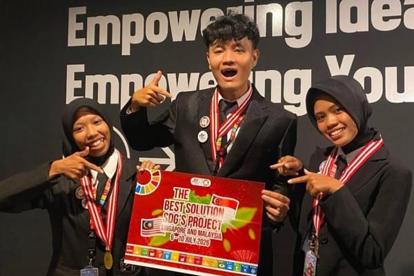 Mahasiswa Ilmu Hukum UNEJ Raih Tiga Penghargaan di Ajang Internasional Singapura-Malaysia