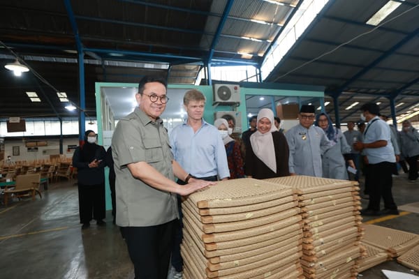 Menteri Perdagangan Dorong Furnitur Jati Banyuwangi Naik Kelas ke Pasar Dunia