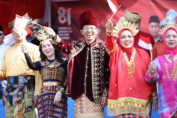 Penuh Warna Pawai Pembangunan dan Budaya Nusantara meriahkan Peringatan HUT Kemerdekaan RI Ke-81 di Batam.