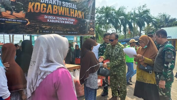 Komando Gabungan Walayah Pertahanan I Berikan Bantuan Sosial kepada Masyarakat Desa Toapaya Bintan