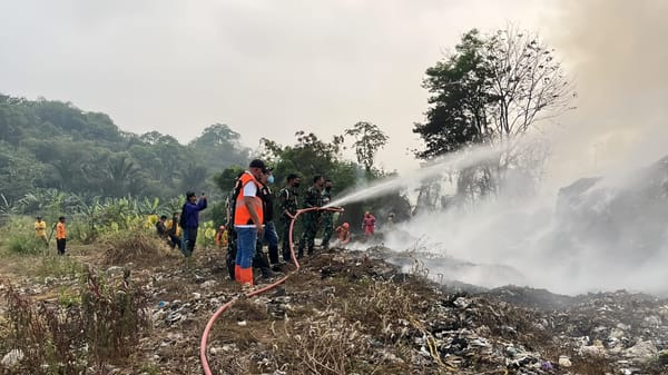 Empat Titik Api Masih Menyala, Pemkab Bogor Tutup TPA Galuga Sehari