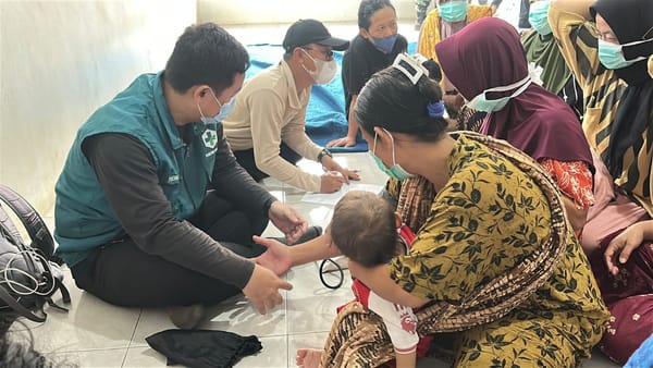 Puskesmas Cijujung Bantu Warga Terdampak Kebakaran TPA Galuga Kabupaten Bogor