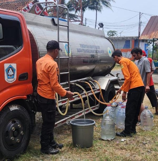 Ironi Kota Hujan: Saat Warga Cibuntu Bogor Harus Antre Air
Bersih