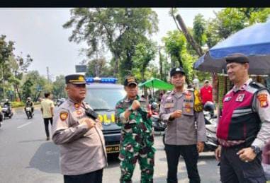 Cegah Tawuran dan Kriminalitas, Polsek Kramatjati Patroli Gabungan di Titik Rawan