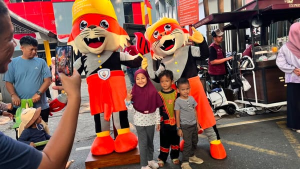 Maskot Porprov XVI Sumbar Si Rimau Muncul di CFD Padang, Bikin Warga Penasaran