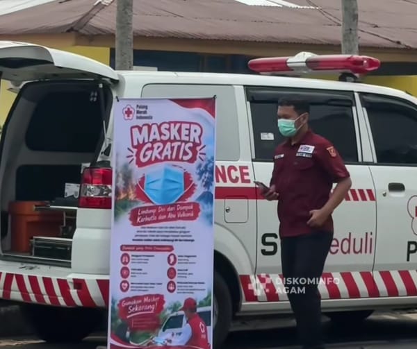 PMI Kabupaten Agam Bagikan 10.000 Masker untuk Cegah Dampak Karhutla dan Abu Vulkanik