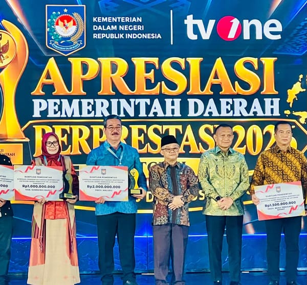 Gubernur HL Buktikan Kinerja Nyata di Tengah Tantangan : Maluku Raih Penghargaan Terbaik I dan Stimulan Rp2 Miliar dari Kemendagri