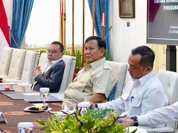 Presiden Prabowo Subianto Berdiskusi dengan Sejumlah Menteri dan Pimpinan Lembaga