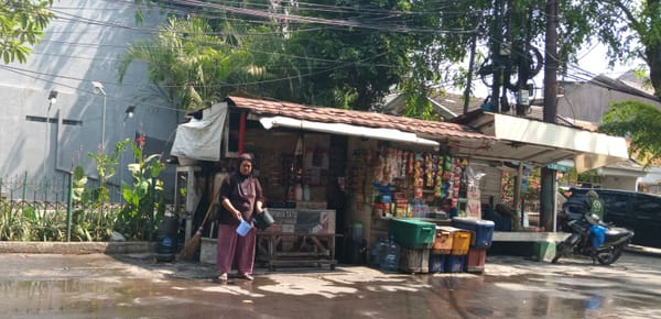 Hujan Abu Krakatau di Langit Jakarta : Di Antara Masker yang Terlupa dan Ancaman Partikel Tajam