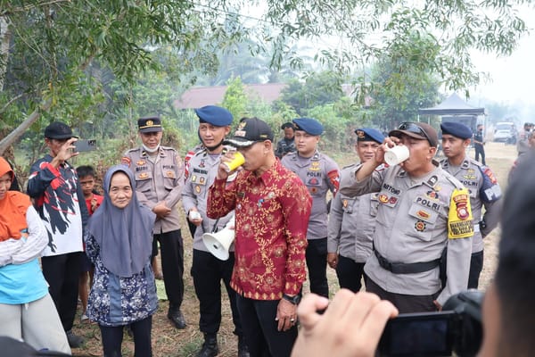 Air Bersih dari Brimob Jadi Harapan Warga Rasau Jaya