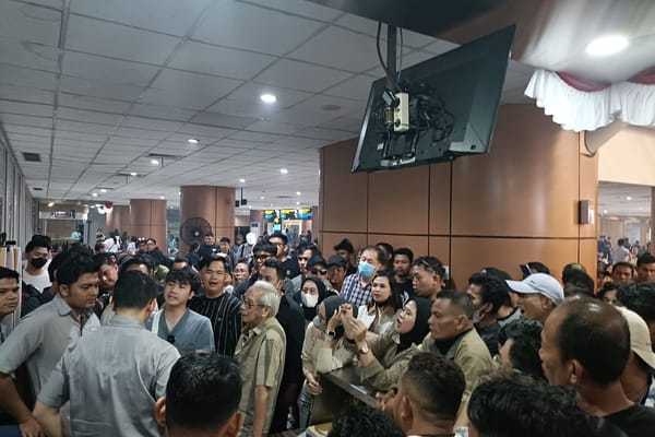Kabut Asap Lumpuhkan Penerbangan di Bandara Internasional Supadio Pontianak