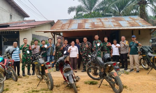Menembus Pedalaman Landak, Tim Gabungan Andalkan Kearifan Adat untuk Cegah Karhutla