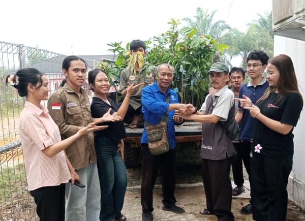IWO Landak Tanam 250 Bibit Buah di Riam Angan, Jurnalis Tak Cuma Memberitakan Kerusakan Hutan
