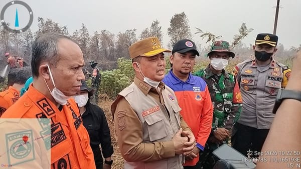 Ria Norsan Tinjau Karhutla Ketapang, Minta Warga Stop Buka Lahan dengan Membakar