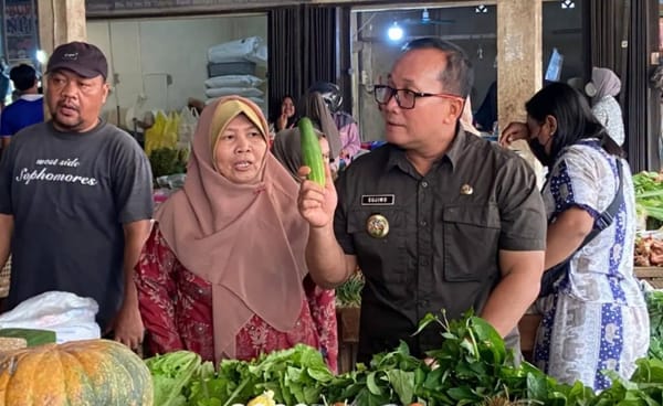 Saat Sayur Mulai Mahal, Bupati Kubu Raya Turun ke Pasar Menenangkan Warga