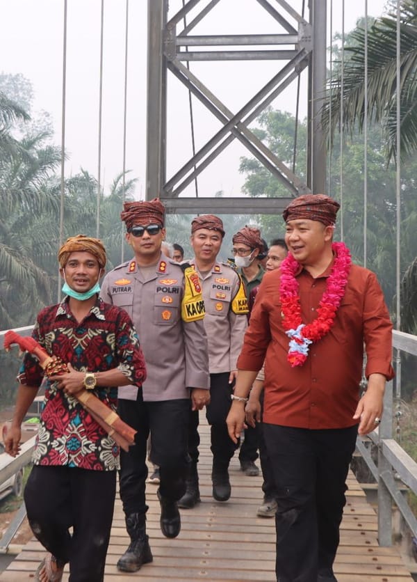 Jembatan Baru, Harapan Baru Warga Lipat Gunting di Pedalaman Ketapang