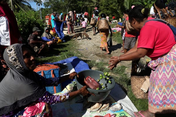 Tradisi Barter Mambunibuni di Ujung Fakfak Hilangkan Dominasi Mata Uang