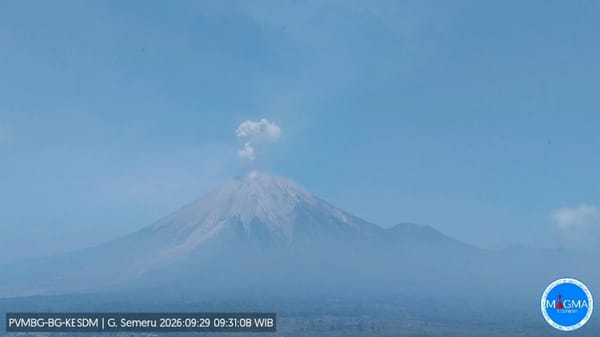 Gunung Semeru Kembali Terbatuk, Status Tetap di Level Siaga