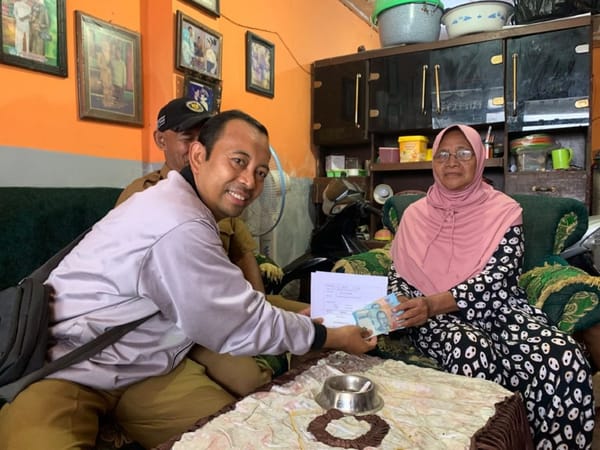Lumajang Beri Santunan Kematian untuk Warga Kurang Mampu