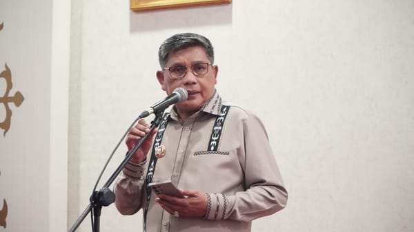 Wali Kota Ambon Bodewin Wattimena Dapat Penghargaan Bidang Pendidikan