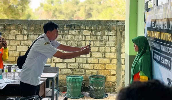 Tingkatkan Kepemilikan Kartu Identitas Anak, Dindukcapil Rembang Lakukan Layanan Jemput Bola