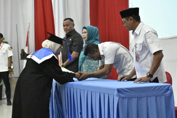 Sekolah Lansia Pelangi Senja Wisuda 35 Lansia, Jadi Bukti Semangat Belajar Tak Mengenal Usia