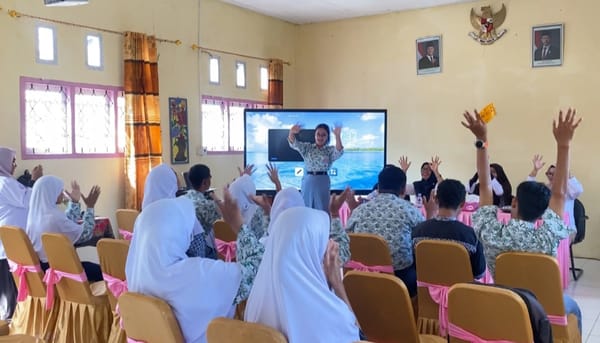 Peringatan Hari Bahasa Isyarat Internasional, Balai POM di Sofifi Lakukan Edukasi di SLB