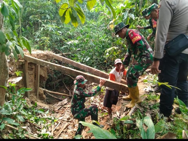 Jalan dan Jembatan Warga Diperbaiki, Kodim 1002/HST Gelar Karya Bakti di Desa Tanah Habang