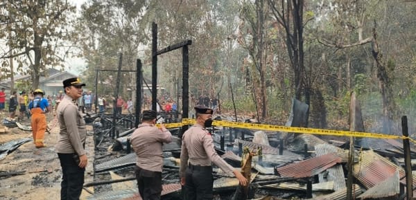 Kebakaran Dua Rumah di Desa Warukin, Kerugian Ditaksir 53 Juta Rupiah